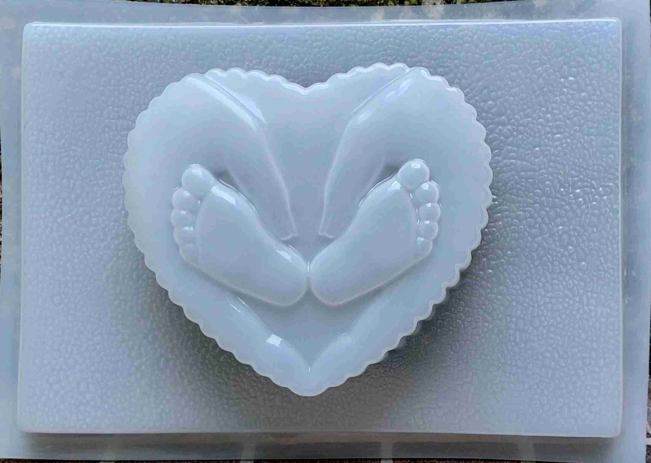 Molde corazon con piecitos de bebè 500ml