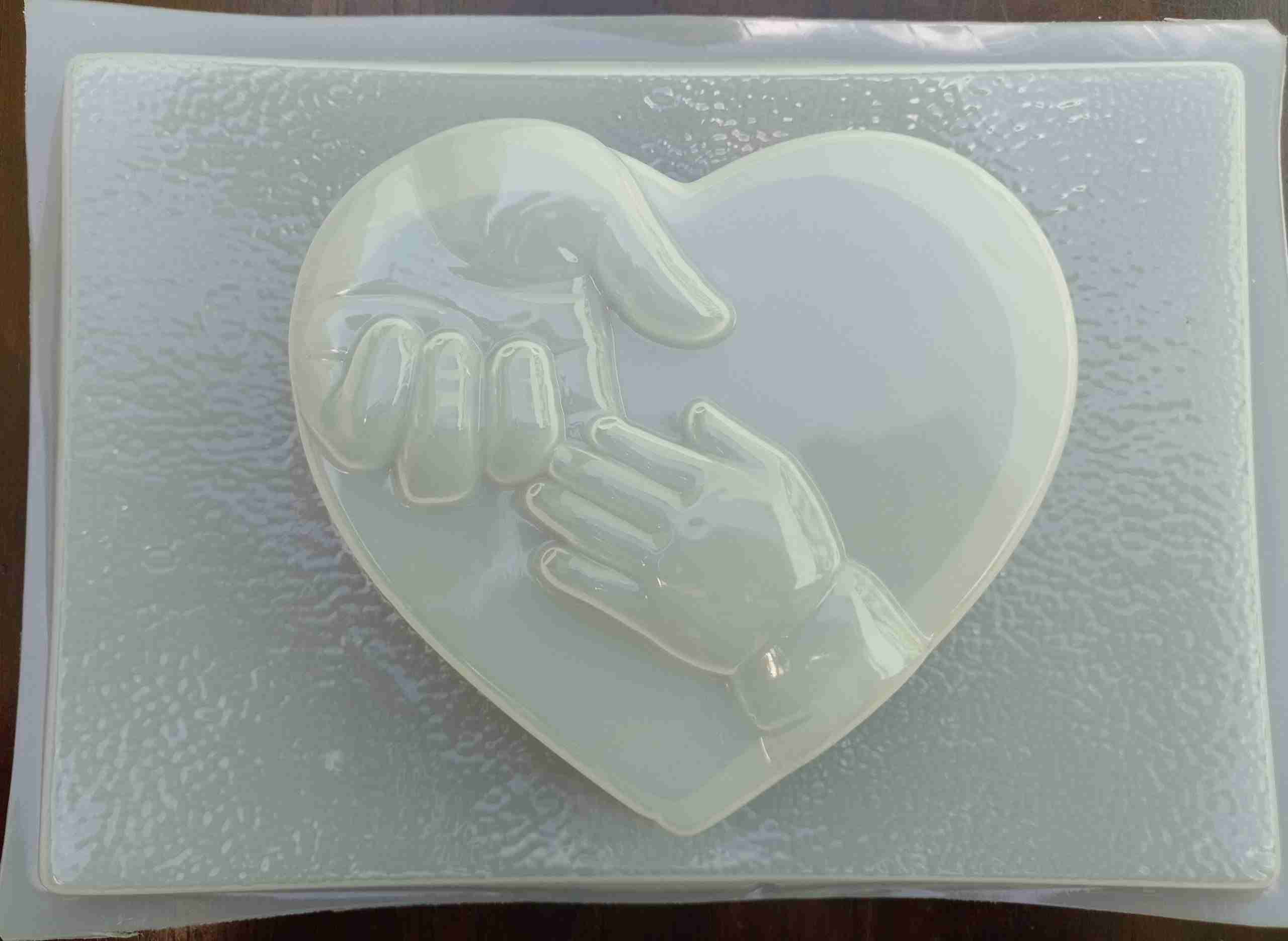 Molde corazòn manos