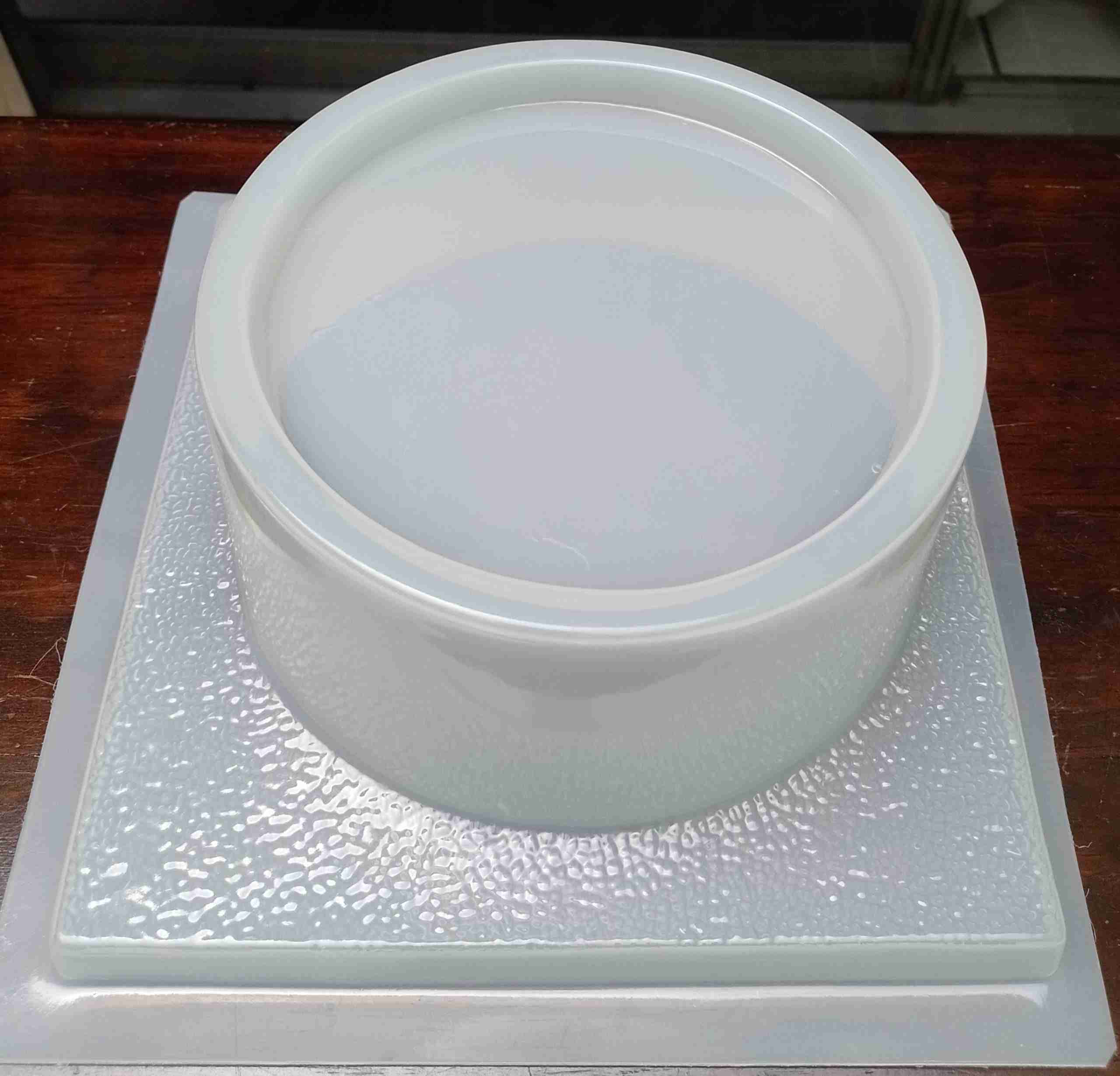 Molde redondo con orilla y desnivel de 2.5 litros